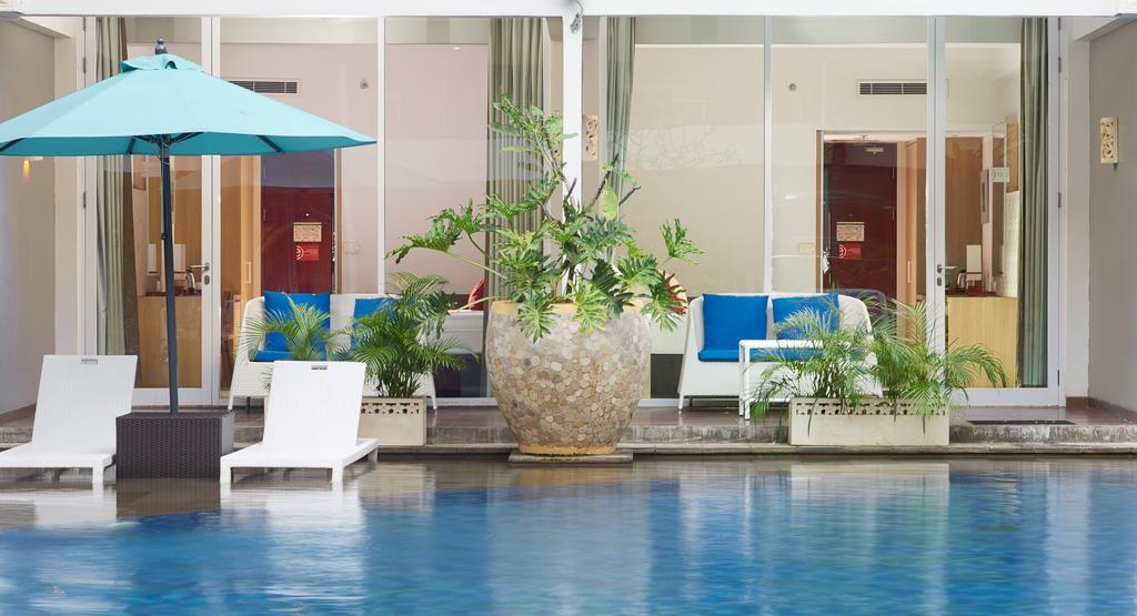 Ramada Encore By Wyndham Bali Seminyak Exterior photo